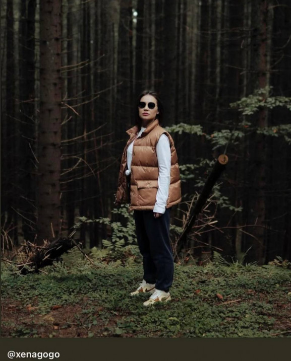 17 Жилетка пухова на кнопках водовідштовхувальна